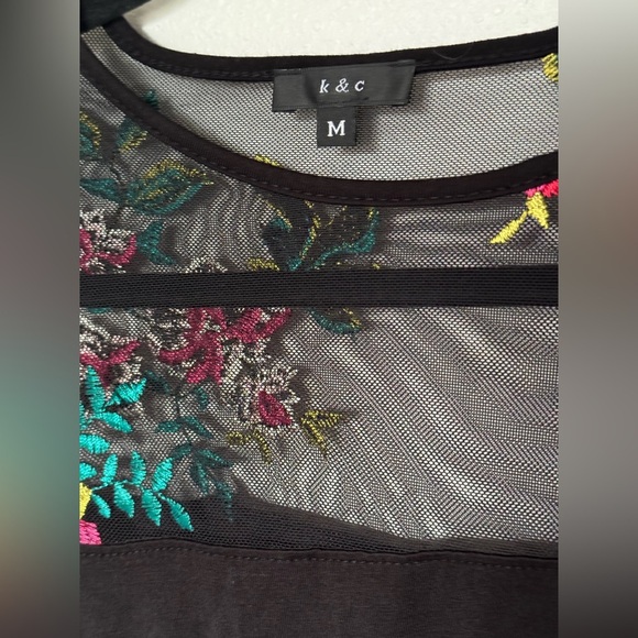 Kim & Cami Floral Embroidered Illusion Top size M - Picture 3 of 6